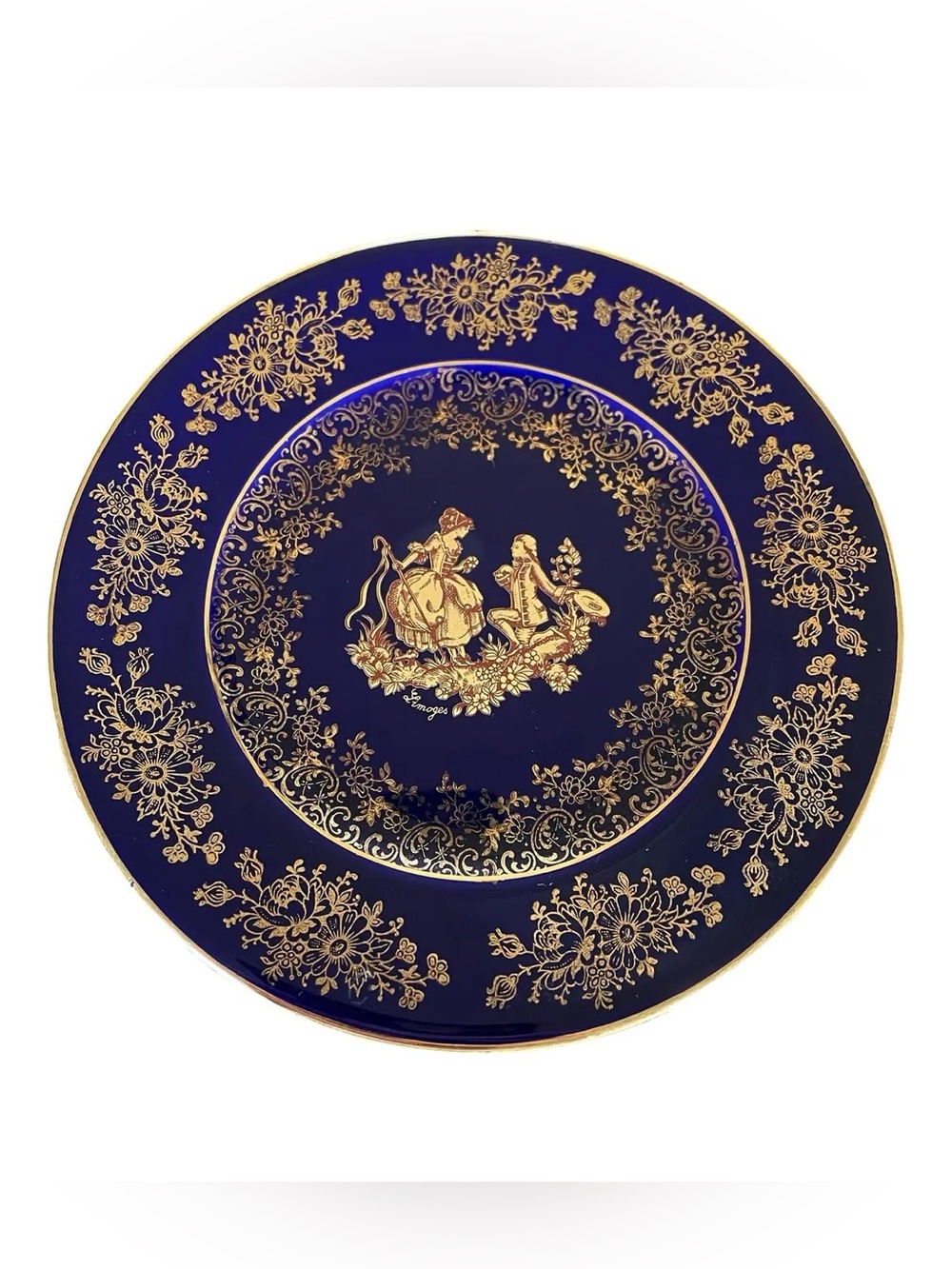 Vintage Limoges Castel France
Collector's Porcelain Plate w/ 22k
Gold Trim Decor